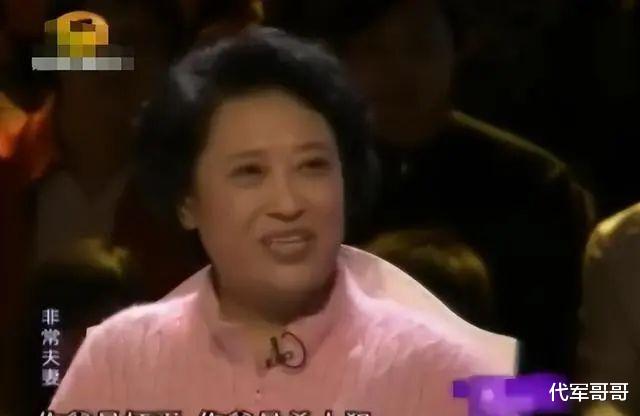 原来他已去世10年了,对患癌妻子不离不弃,遗孀的选择让人泪目