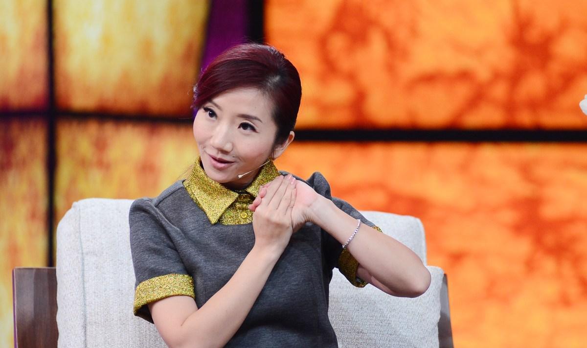 亲姐妹共侍“黑道干爹”？作恶多年屹立不倒，大小S成名路真刺激