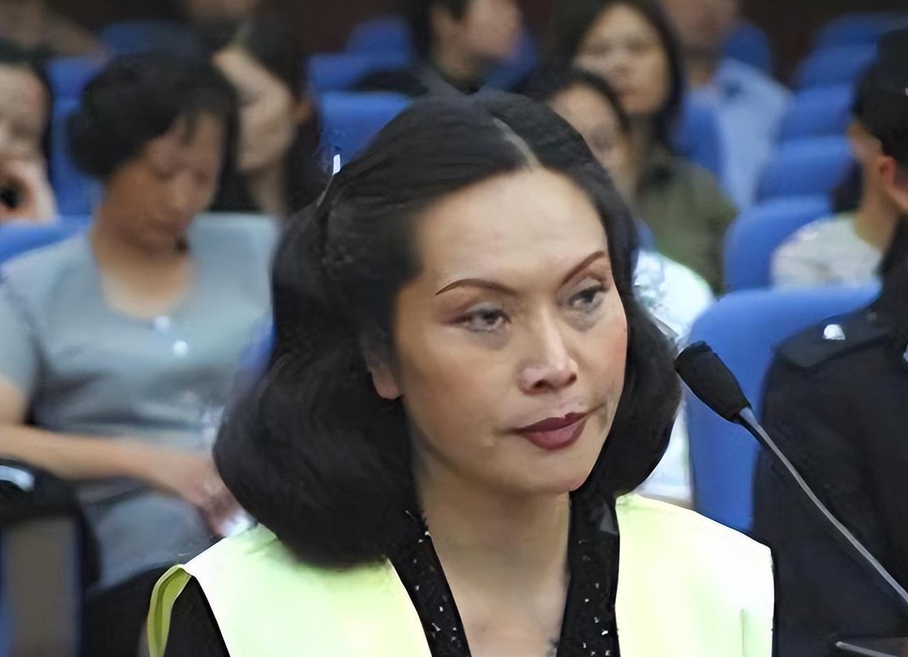 此时的李薇已经不再满足于烟草行业,她还盯上了云南的石油销售