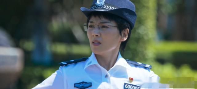 都是演精英,秦岚刘涛对比袁泉,自然脸“医美”脸,差距一目了然