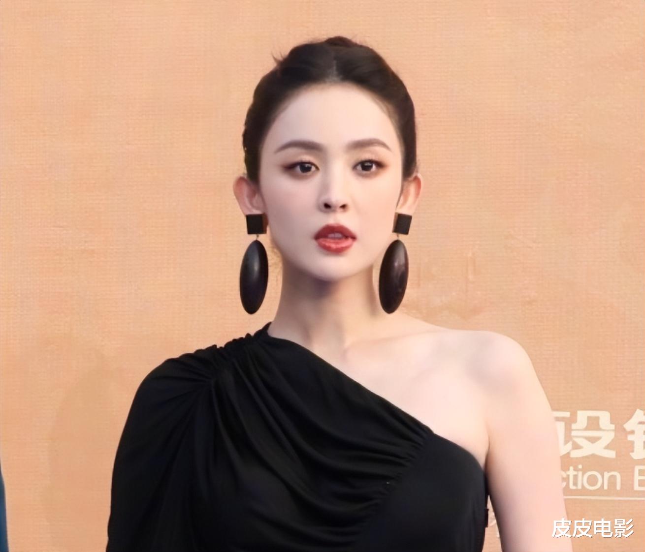 这一夜,袁泉气质出圈,殷桃女人味十足,何赛飞咬嘴唇可爱