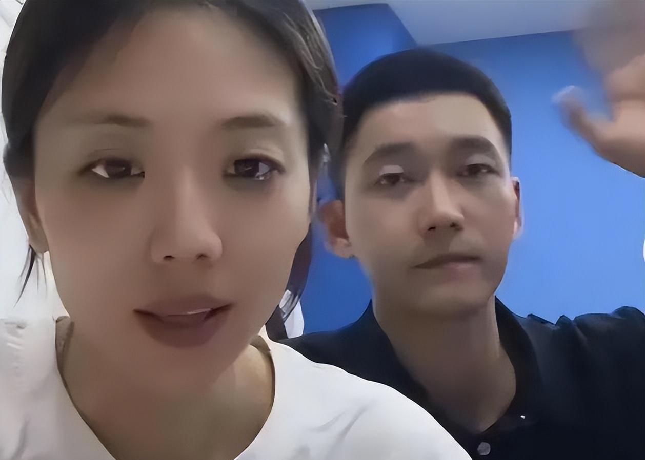杨威传婚变后首回应：婚姻没那么光鲜，15年工资全交俩人早无话说！