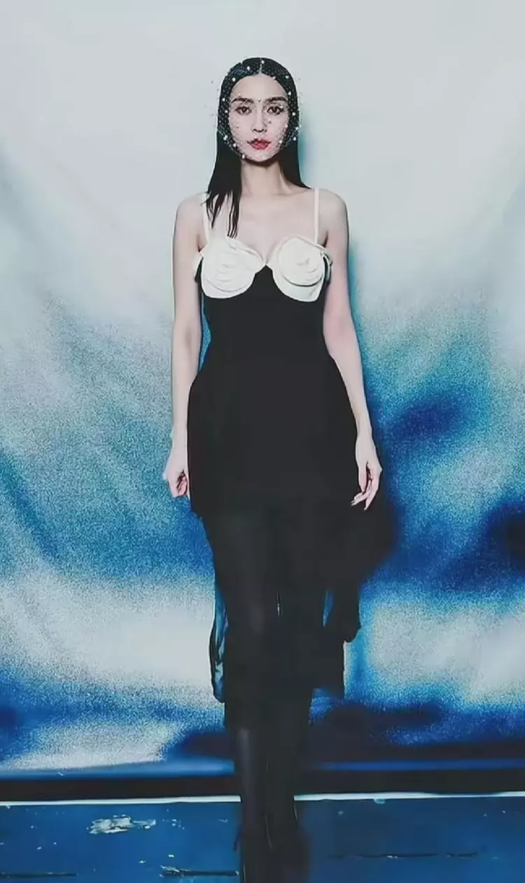 杨颖转战海外风格大变，五官妆容欧美化，和从前简直判若两人