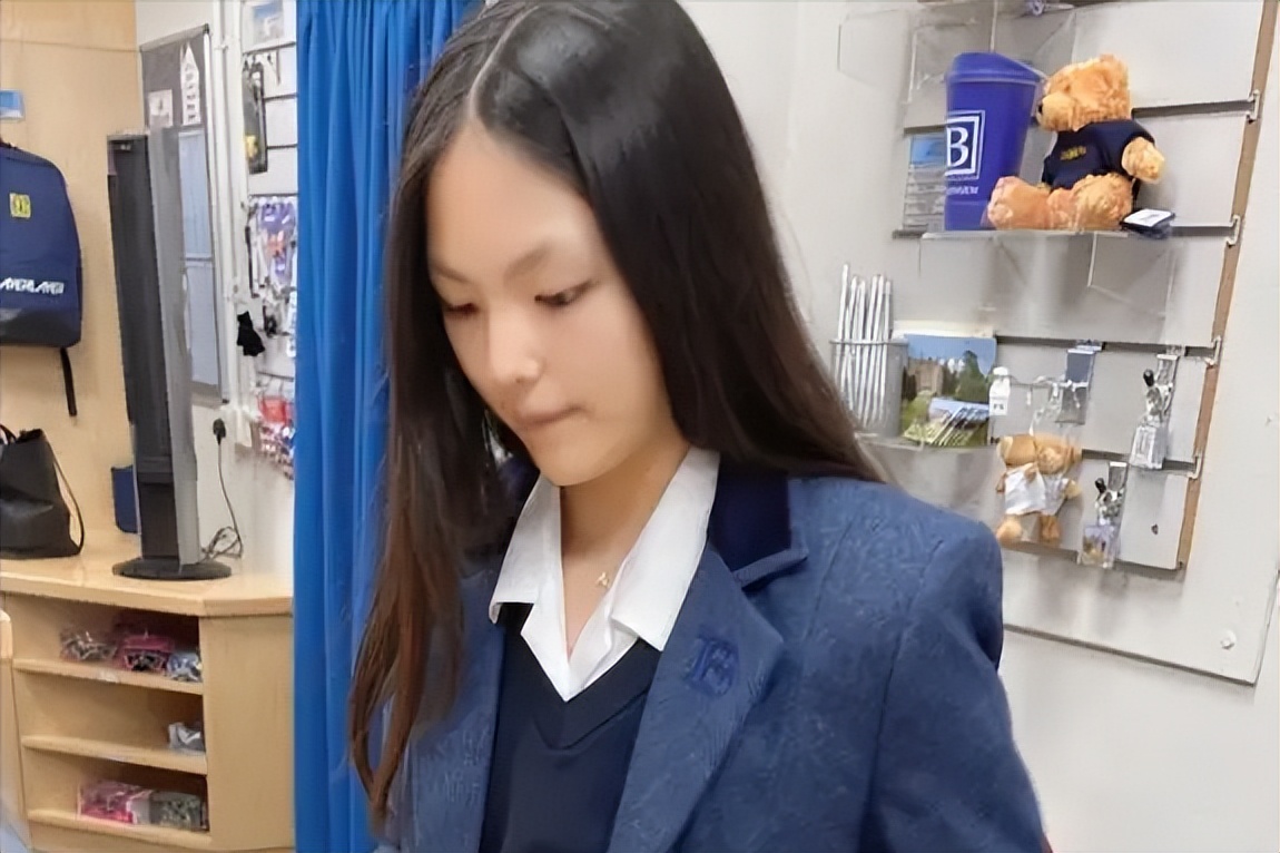 “不知道中国有没有，在香港是有的”，双面人李湘瞒不住了