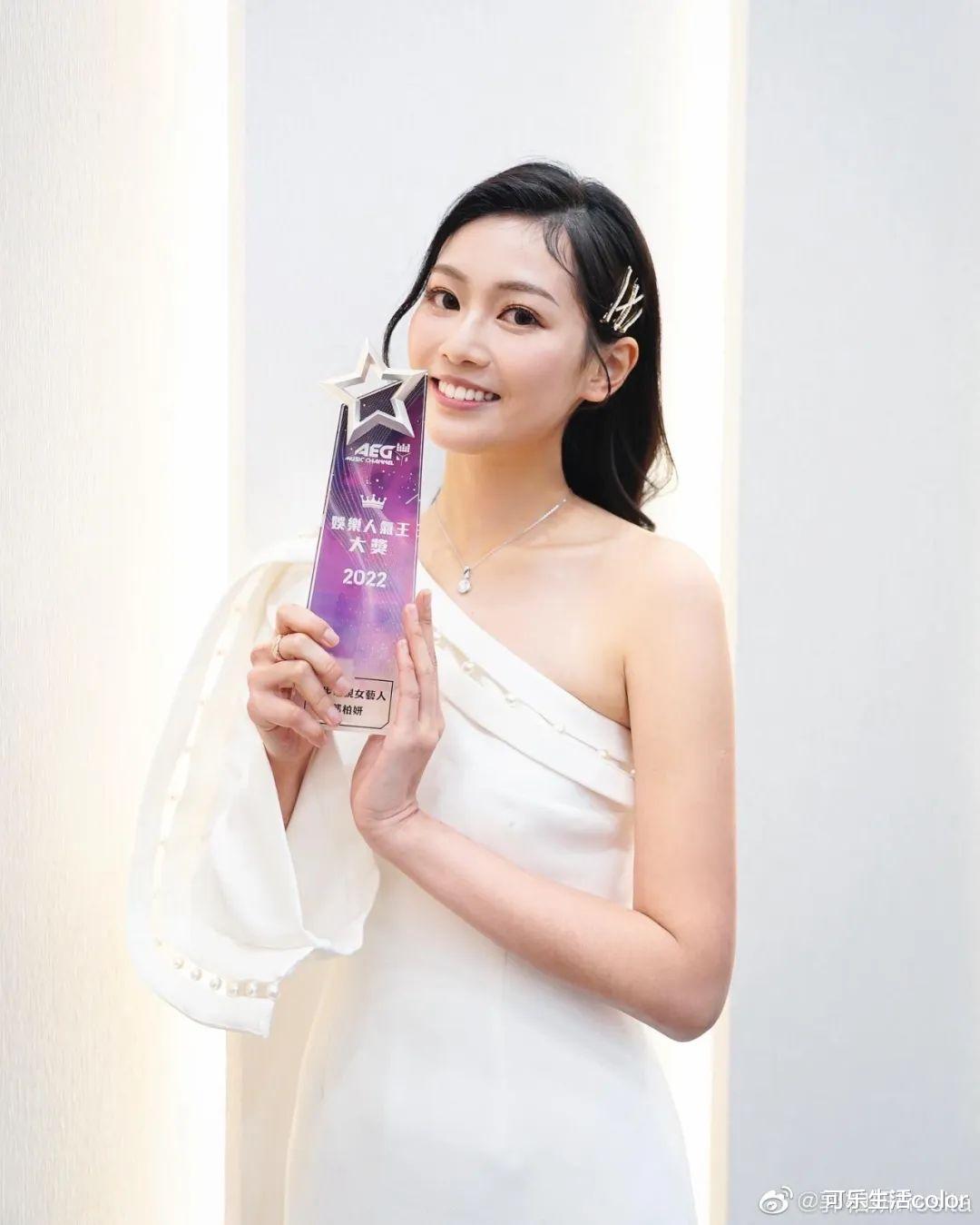 “港姐”变“打女”~郭柏妍用魔性形象搣甩绯闻，生得靓真係可以好任性！