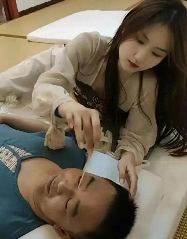 “采耳”还是“采花”?披着养生外衣打擦边,实则挂羊头卖狗肉?