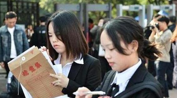 中超|2023年“铁饭碗”排名刷新,公务员未进前五,榜首可比拟高岭之花