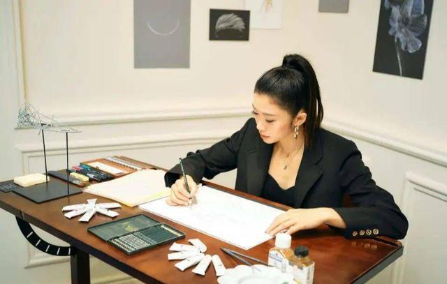 吴艳妮失宠了？最新商业活动曝光，为高端品牌站台，气场直逼一线