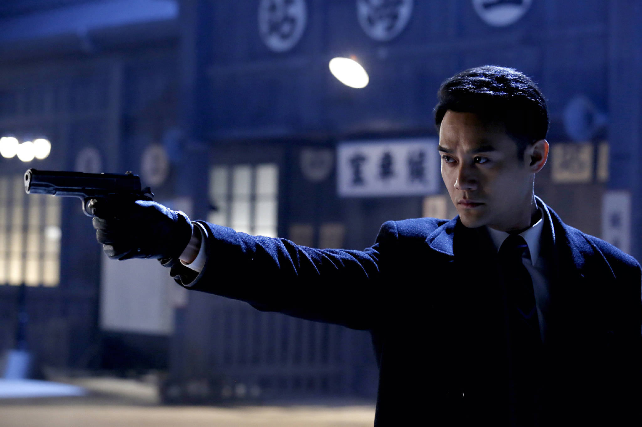 王凯|王凯夜店把酒言欢，身边3位美女作陪，直接喝到凌晨两点！