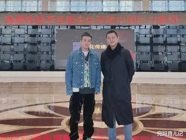 李亚鹏|又是先天的?李亚鹏1岁女儿病情恐难治愈,与娇妻吵架疑似闹掰