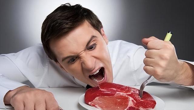 "睡前吃宵夜"和"饿肚子睡觉",哪种危害更大?医生:看完不再纠结