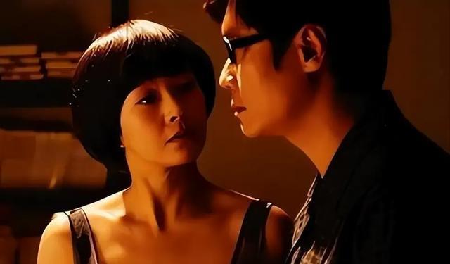 48岁苏岩2婚嫁TVB视帝,和老公前妻处成朋友,被网友吐槽像男人