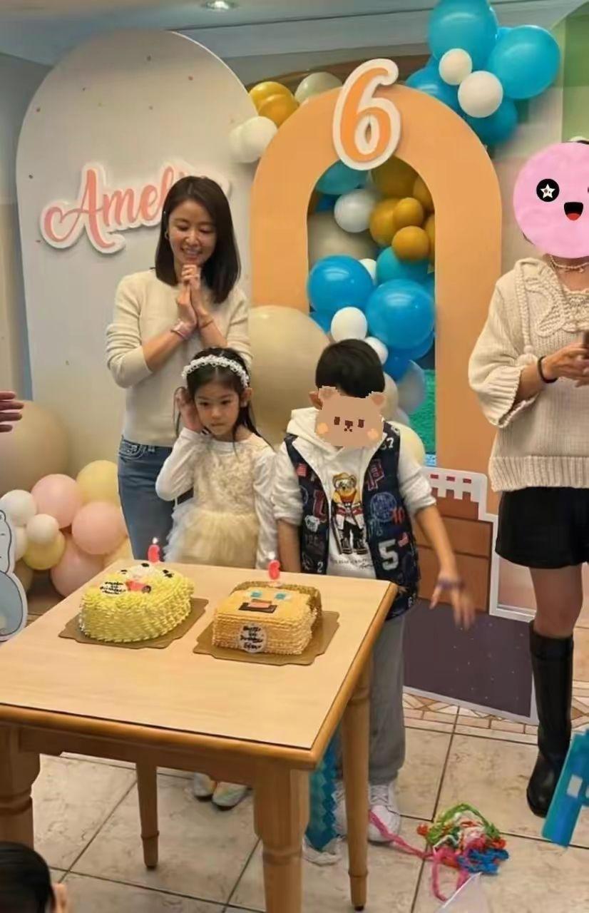 林心如|47岁林心如出席活动:凹凸有致,紧身衣勒出身材线条轮廓,还是那么美