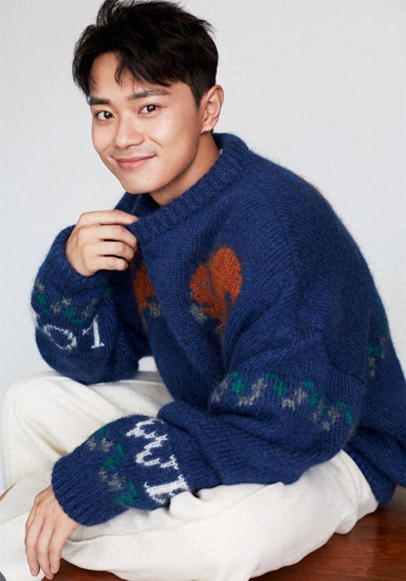 有种整容叫分手两年，蓝盈莹还是老样子，曹骏却越来越像易烊千玺！