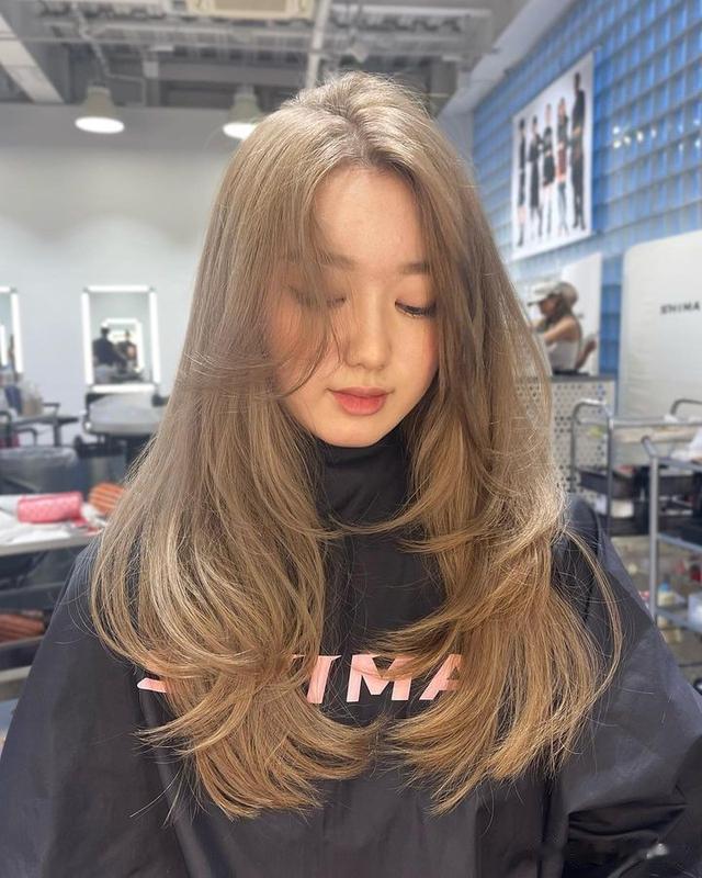 2024发型别乱剪,可以试试这四种,蓬松时尚很立体