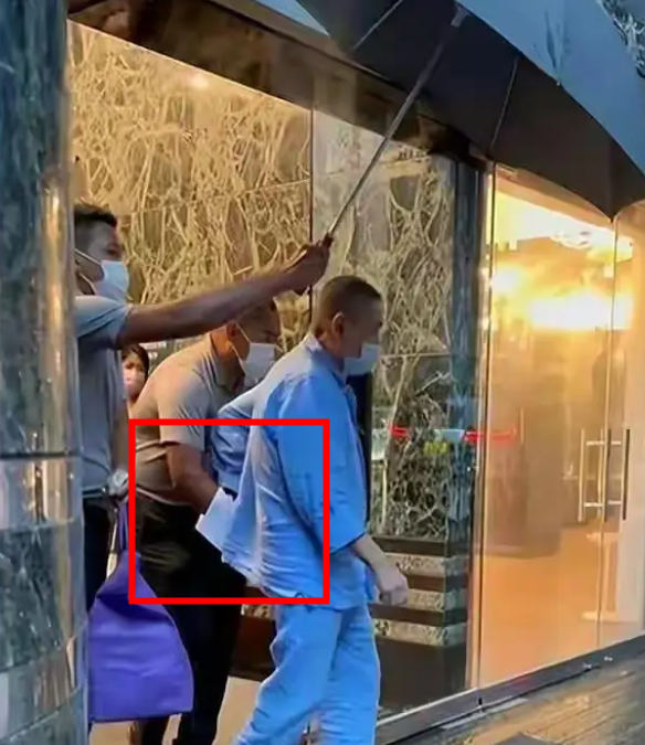 刘銮雄失去对家族控制，700亿被洗劫一空，甘比真实面目彻底曝光