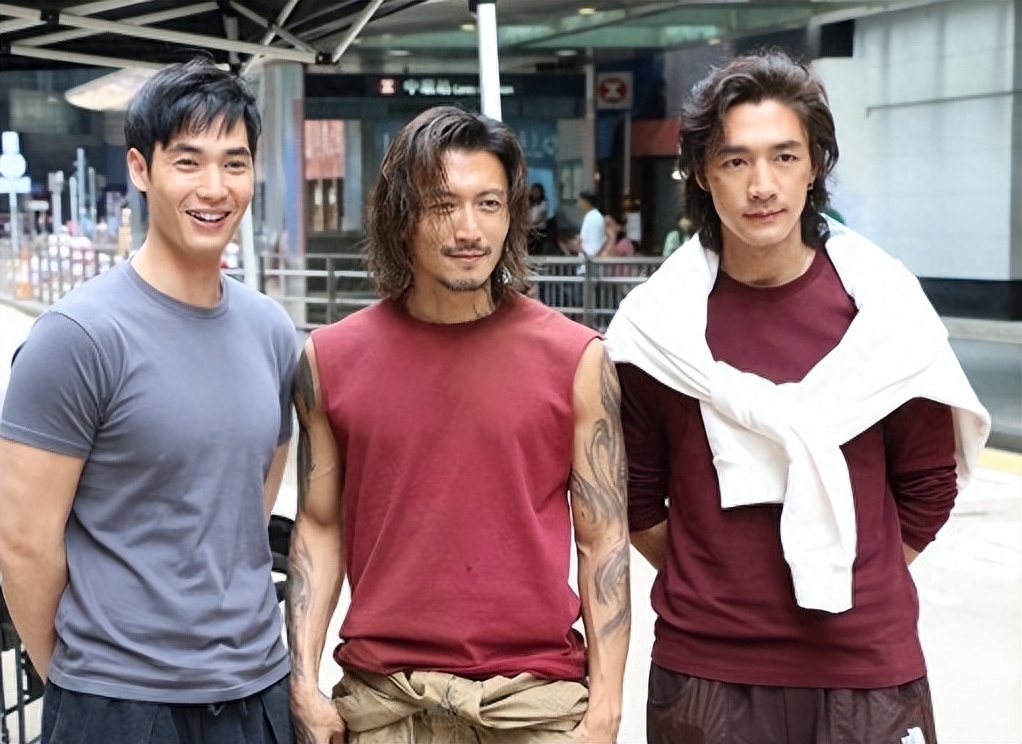 王菲返港陪霆锋拍戏?梁朝伟王菲聚会照曝光,一个腼腆,一个主动