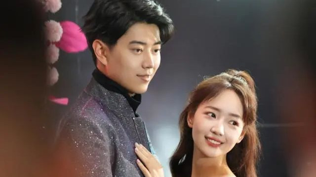 秦牛正威与孔浩宇甜蜜官宣订婚，为何却遭网友冷嘲热讽？