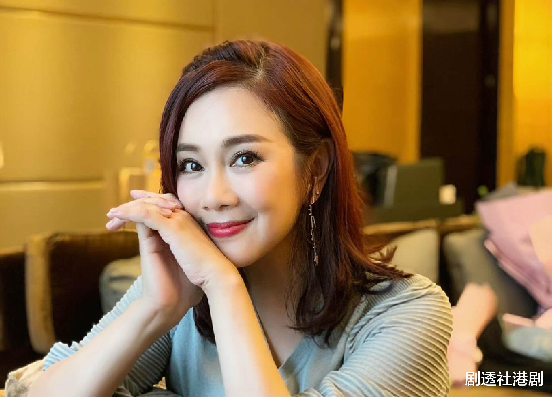 陈松伶|香港知名女星半年减肥24斤，颜值重回巅峰，与小8岁丈夫结婚多年