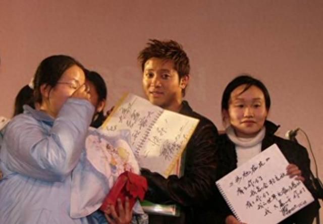 曝料!知名歌手被爆料玩弄感情,花心?猛戳查看惊爆截图!