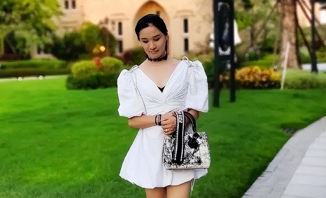 杜锋妻子近况:辞去公职创业成功,独自带3个娃,夫妻分居多年