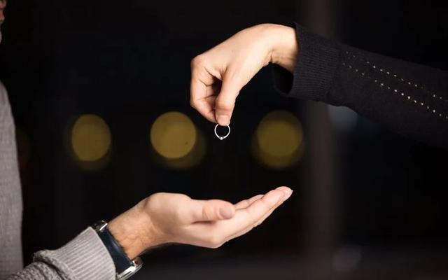 离婚|女人专心搞事业就注定没人爱,有实锤!