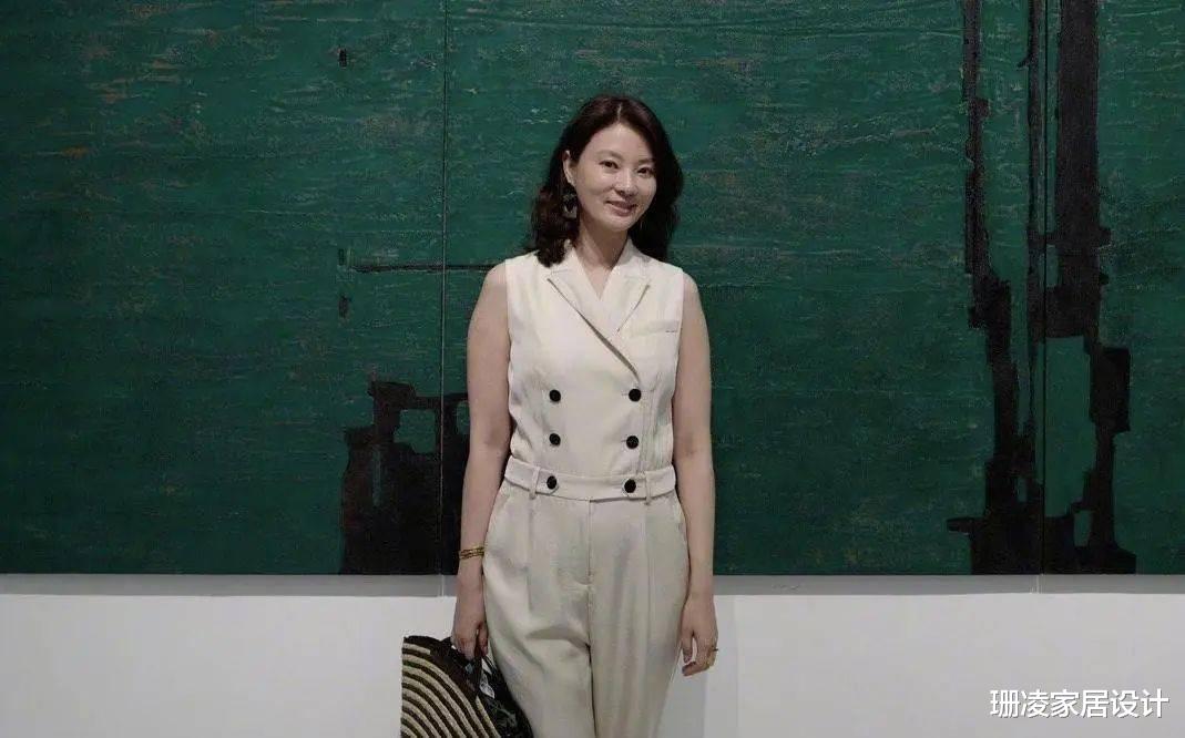 刘芳菲|女主持刘芳菲复出?曾与大佬不伦恋被央视雪藏,还在慈善晚会与多名富豪亲密!