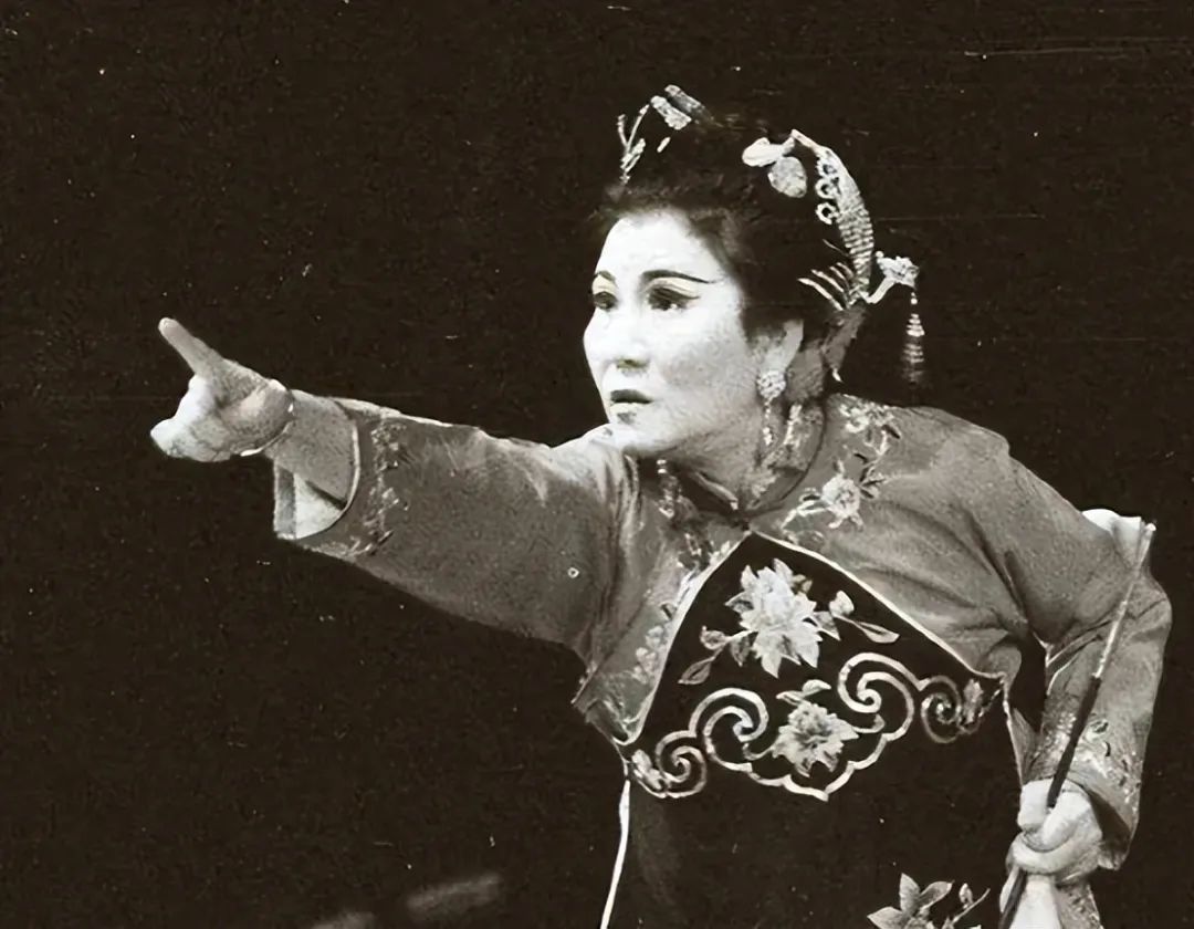 她,春晚一句台词识破潜伏间谍,如今去世23年,仍有人发文缅怀