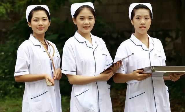 护士|2023金饭碗排行更新,老师和护士排行不佳,前几个行业报考人气高