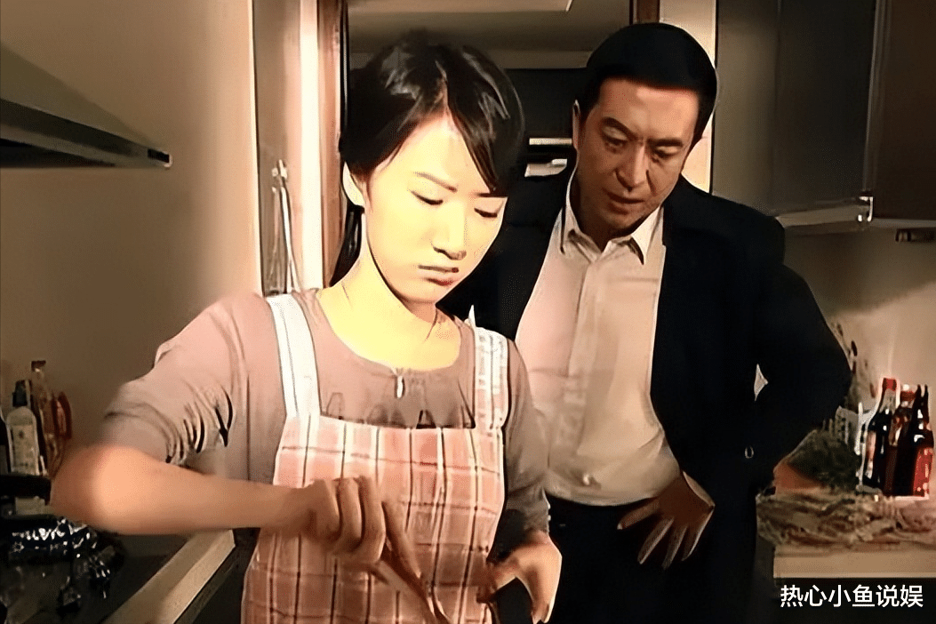 成年后才懂《蜗居》中，宋思明吃的那颗药，是对宋太太最狠的羞辱