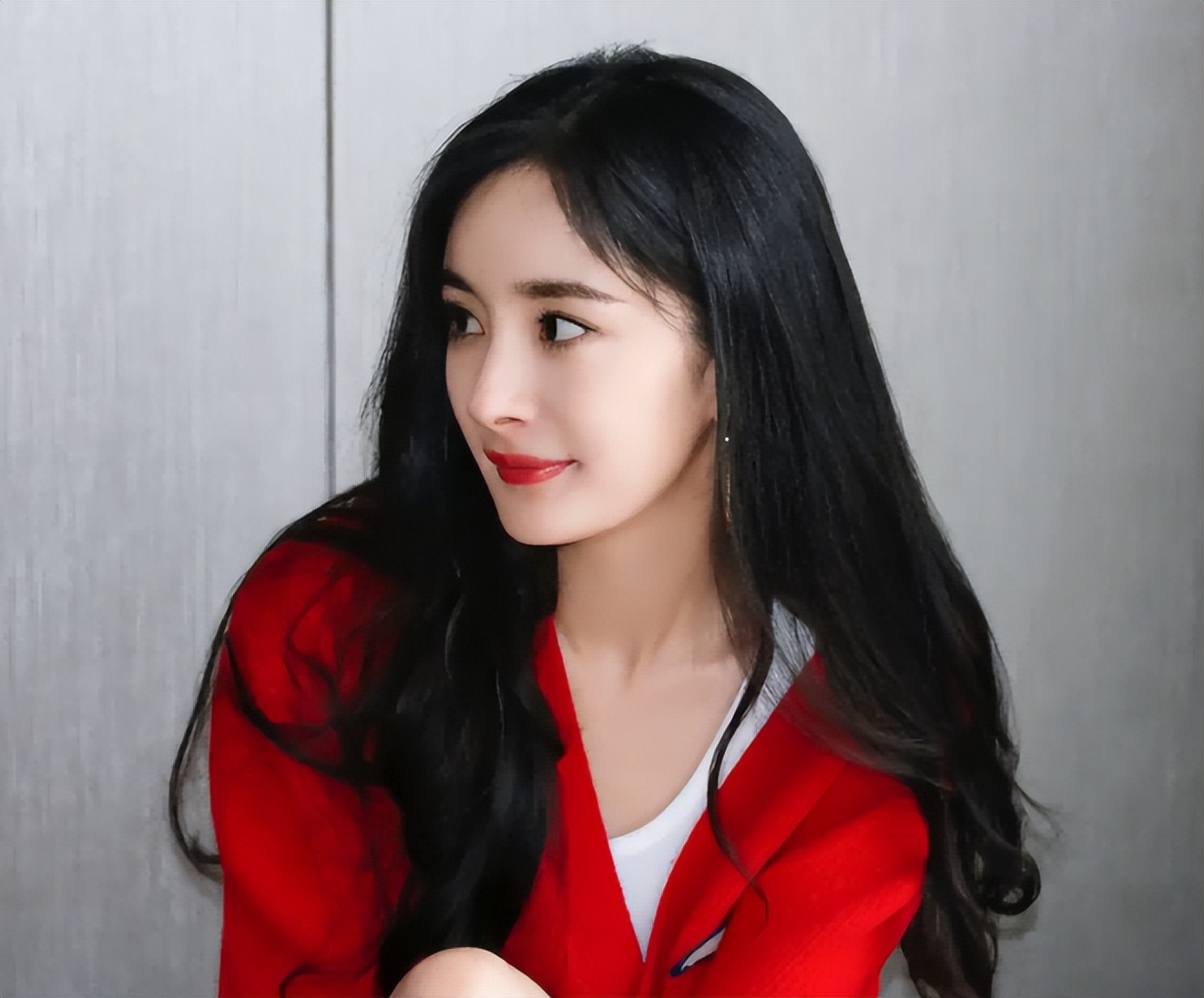 |完美女神是假的,溜肩没腰,皮肤松弛,生图揭露人间真实