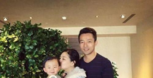 汪小菲夜间直播怒撕大S,一口气露出6个瓜,让人大吃一惊