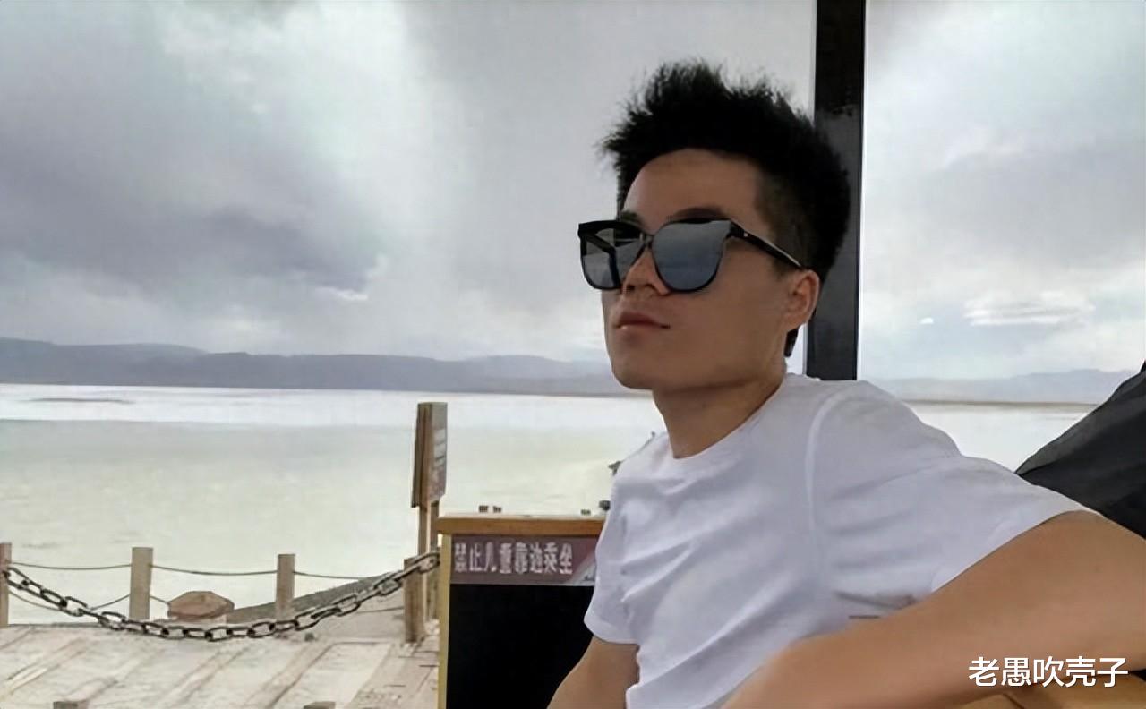 董宇辉直播言论引热议，东方甄选掉粉18万，直面职场压榨坚守原则