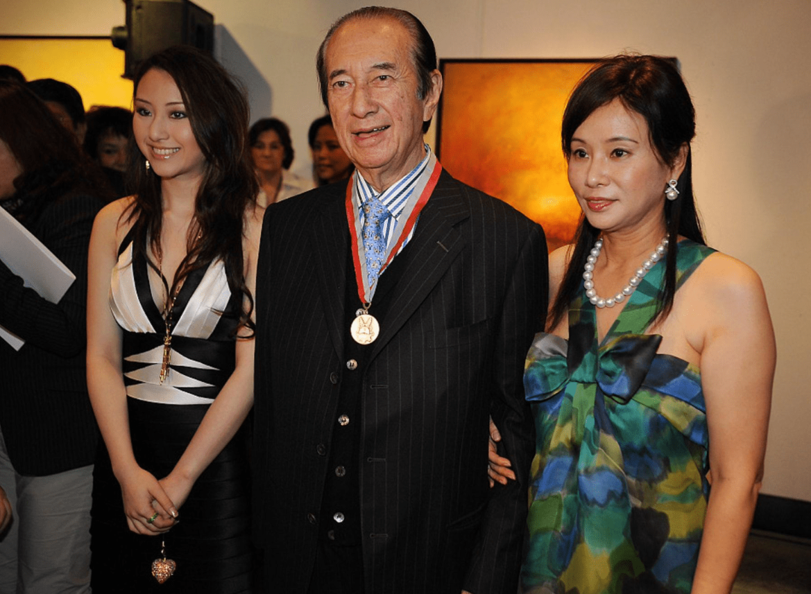 何超云|何超云首晒消防员准老公,婚前穷游体验平民生活,何超莲在线吃瓜