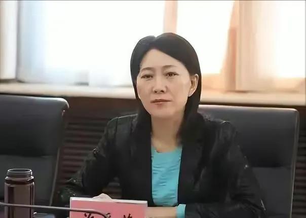 美女市长：天天吃虫草，花15万元打一针，花50万元做屁股美容