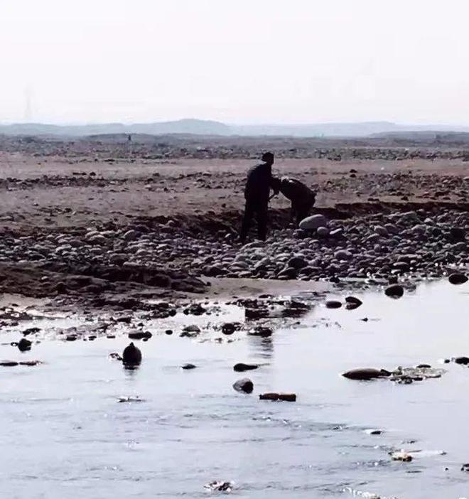 什么是和田玉“山流水”