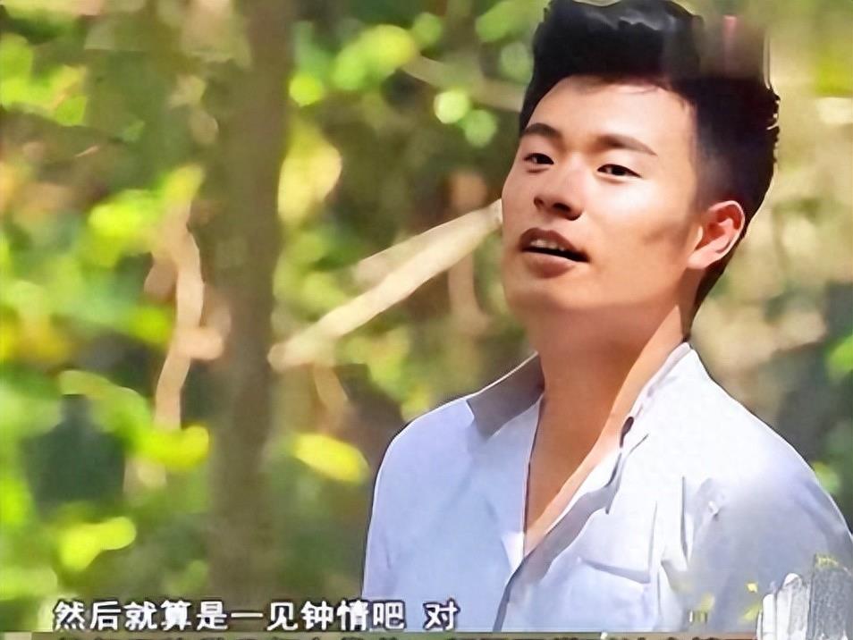 陈赫一家4口被偶遇，穿5000元T恤太壕气，39岁的张子萱年轻漂亮！