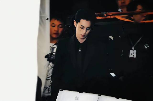 白鹿王鹤棣新剧开播,遭网友全方位吐槽,王鹤棣的黑历史又被提起