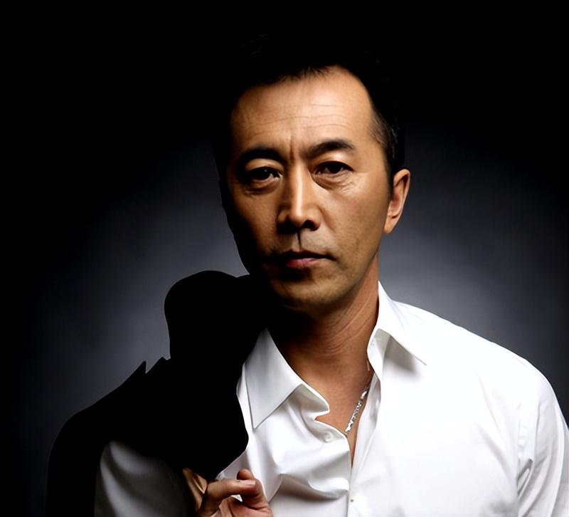 演员郑晓宁:50岁被爆婚外恋,老年得子两度离婚,至今孤身一人