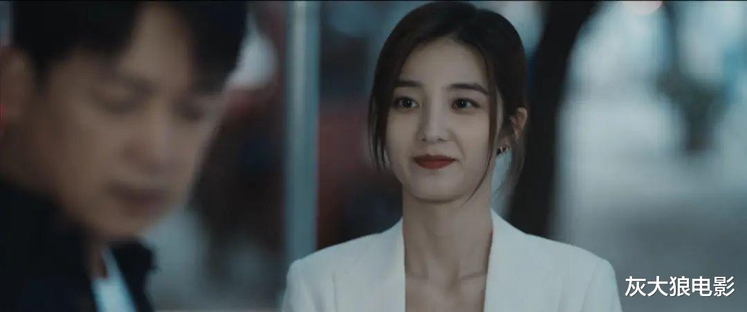 这两大顶级御姐一出手,潘粤明也顶不住啊!