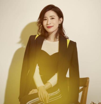 佘诗曼|佘诗曼在内地综艺被拍隐私，表示不会再拍，揭开了真人秀遮羞布