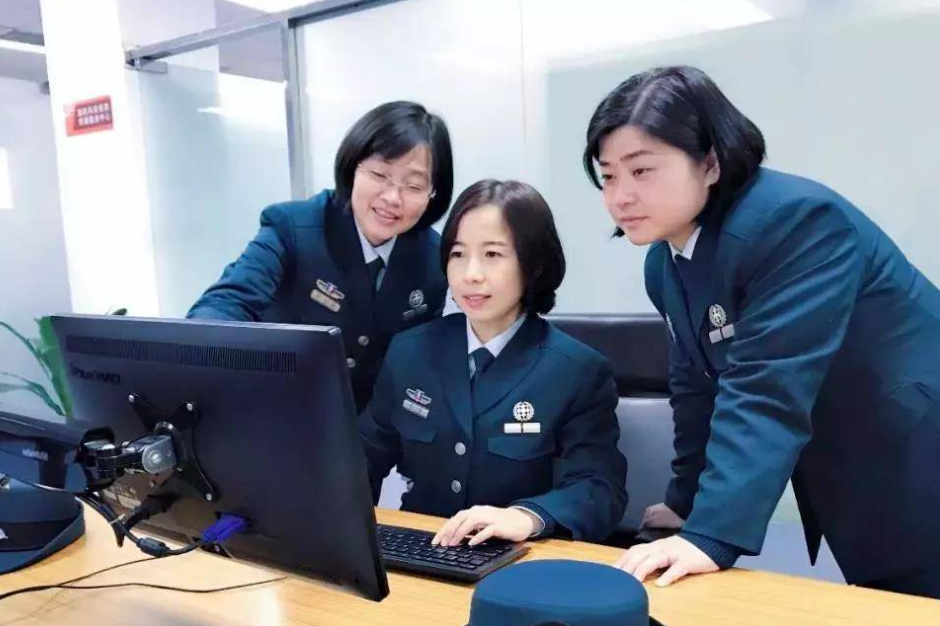 文职|军队文职正在招聘，工资8000起，可享六险二金，大专生有福了