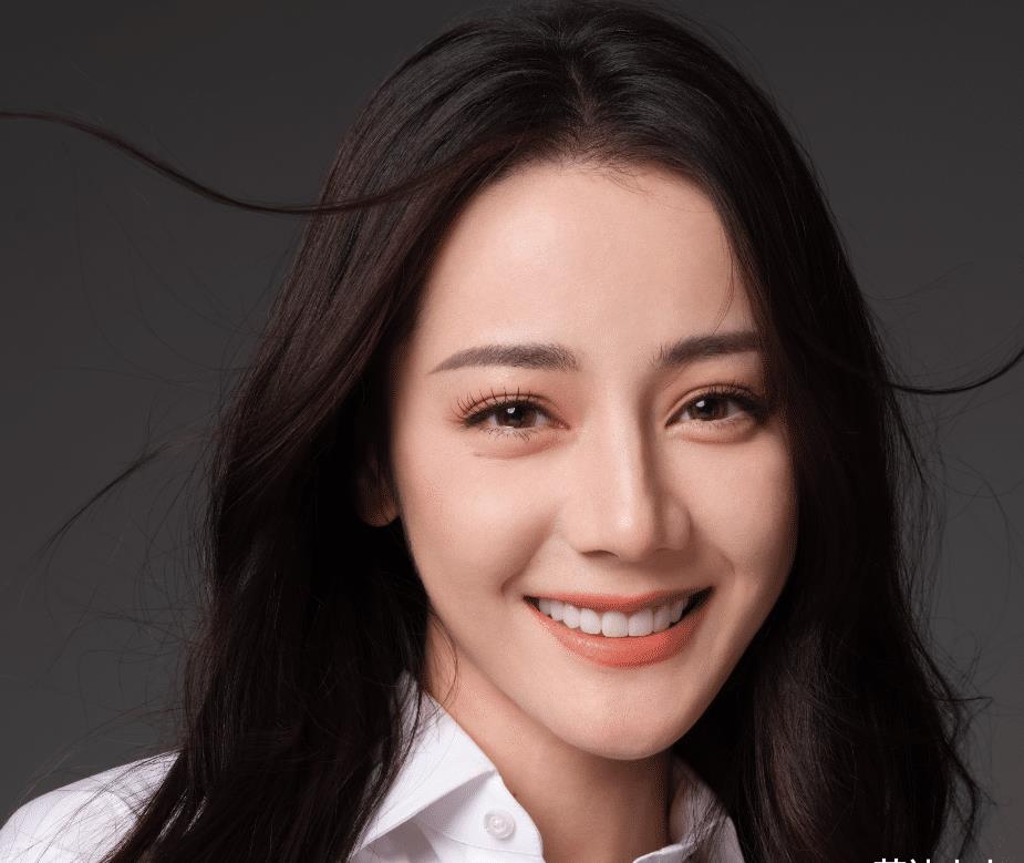 热巴恋情风波升级!工作室遭攻击、圈内好友被骚扰,非要她说单身