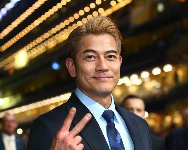 郭富城|郭富城赛马赢200万港元,激动拥抱方媛,身旁岳父笑得见牙不见眼