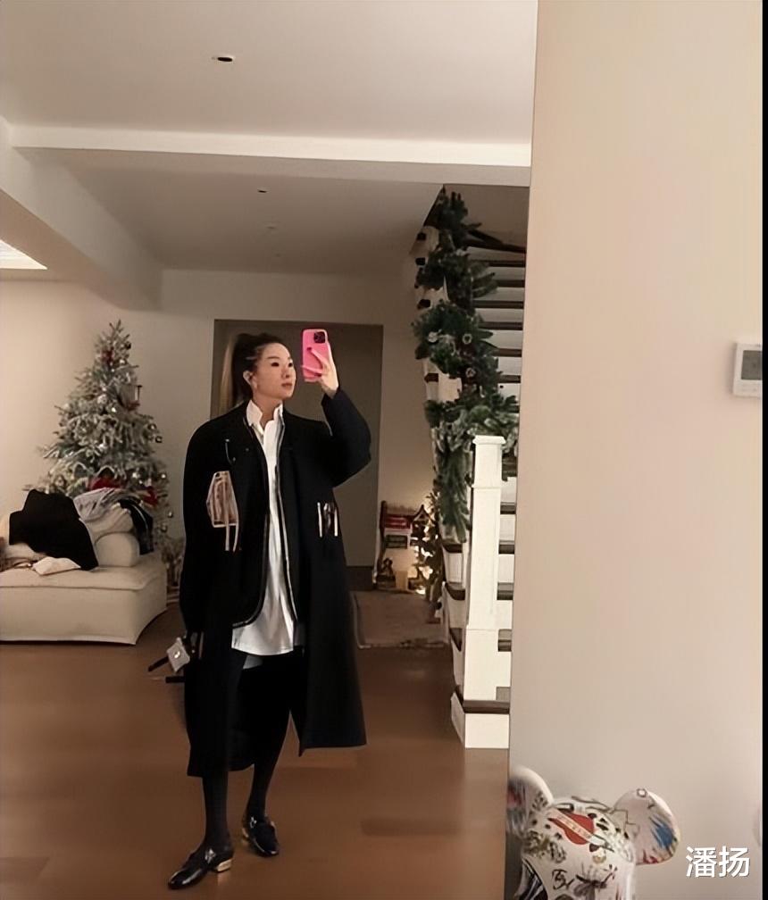 程晓玥|程晓玥肚大如萝状态好,晒几十万包包超级贵妇,不见未婚夫同框