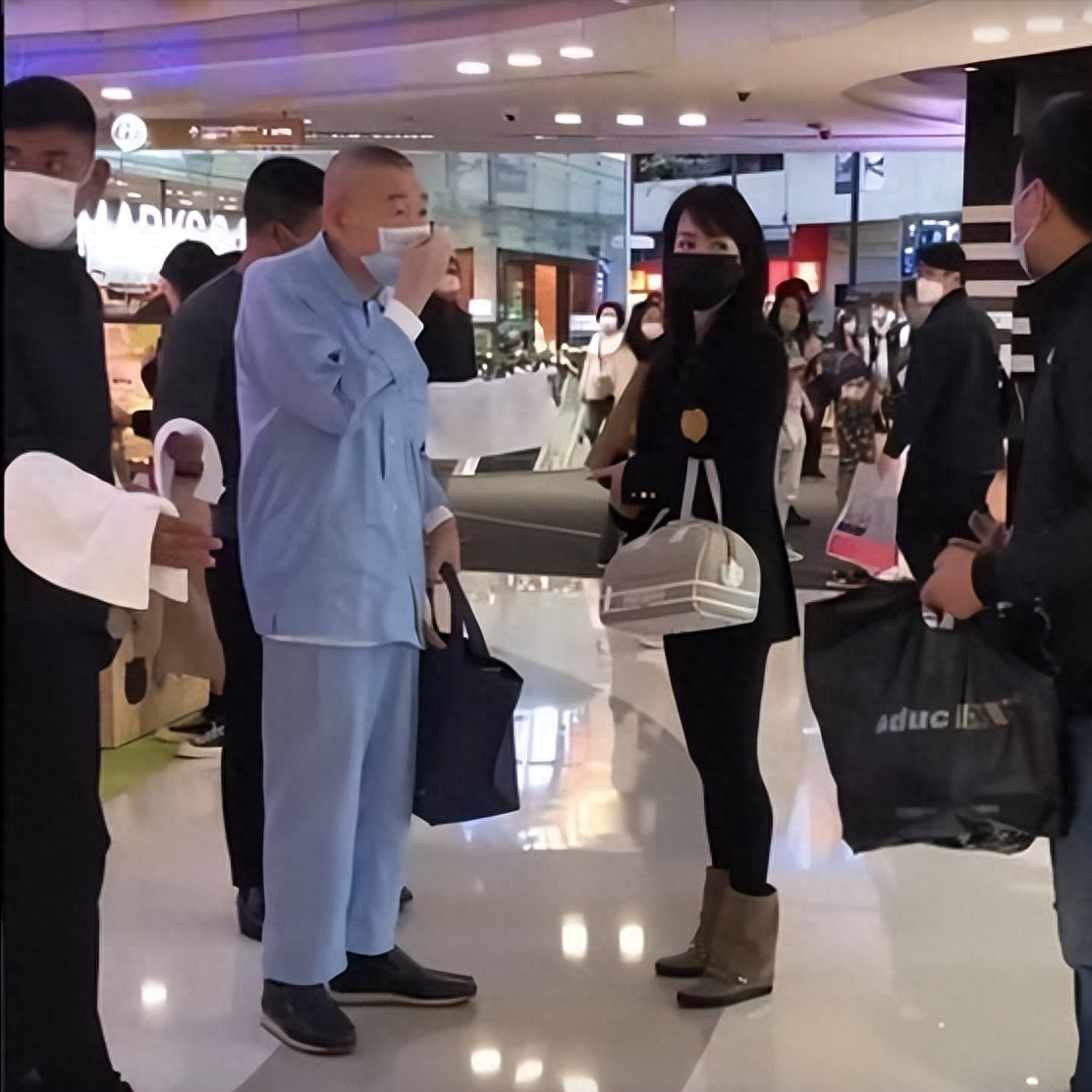 71岁刘銮雄:玩28个女星,花3亿换肾,最后却娶了平平无奇的记者