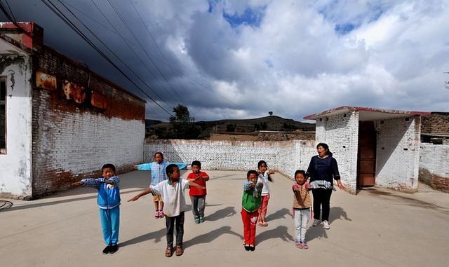 求职|您愿意去吗？和田墨玉县招聘编制老师1172人，试用期月薪8500元