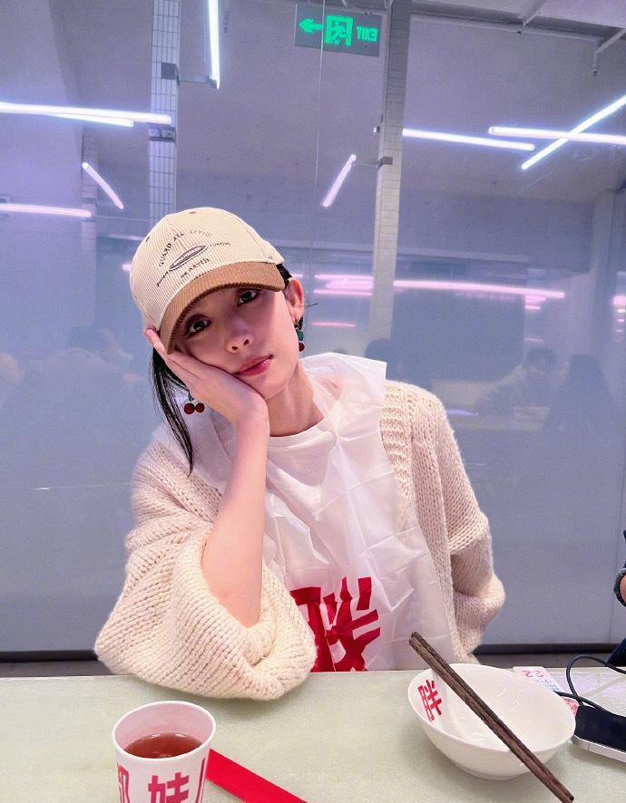 张婧仪|古力娜扎辣妹造型引热议,被吐槽“擦边不好看”