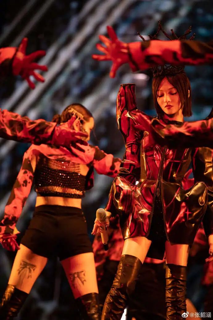 张韶涵|41岁张韶涵演唱会美炸热搜，网友：怎么会有人比动漫还夸张？？
