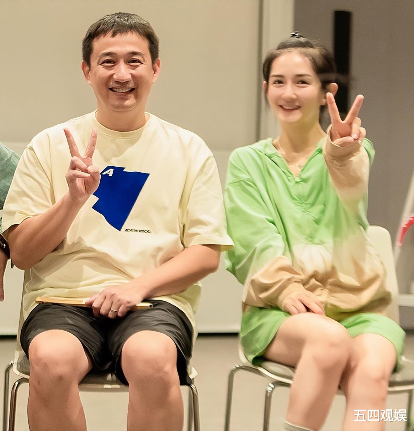 谢娜被龚琳娜看破伪装，罕见讲述早年家庭变故，多次泪洒排练场